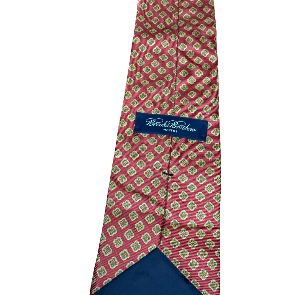 Brooks Brothers Tie Mens OS Red Geometric Medallion Silk Printed Italy USA Made